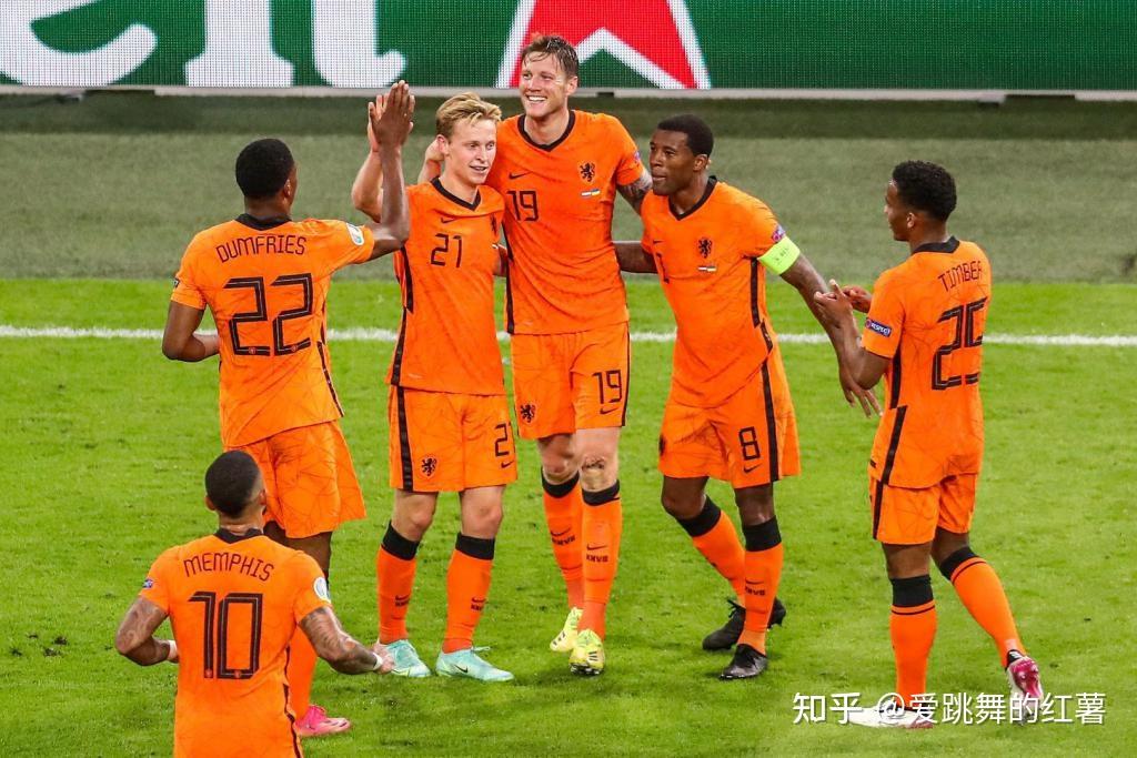 虽然荷兰在本场比赛中的传球配合非常默契和流畅